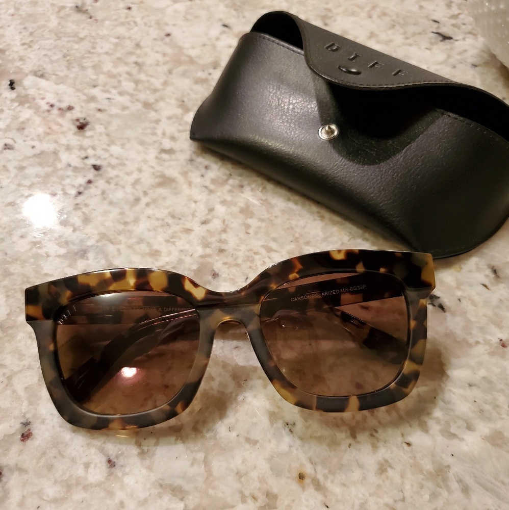 🕶DIFF Carson Sunnies🕶